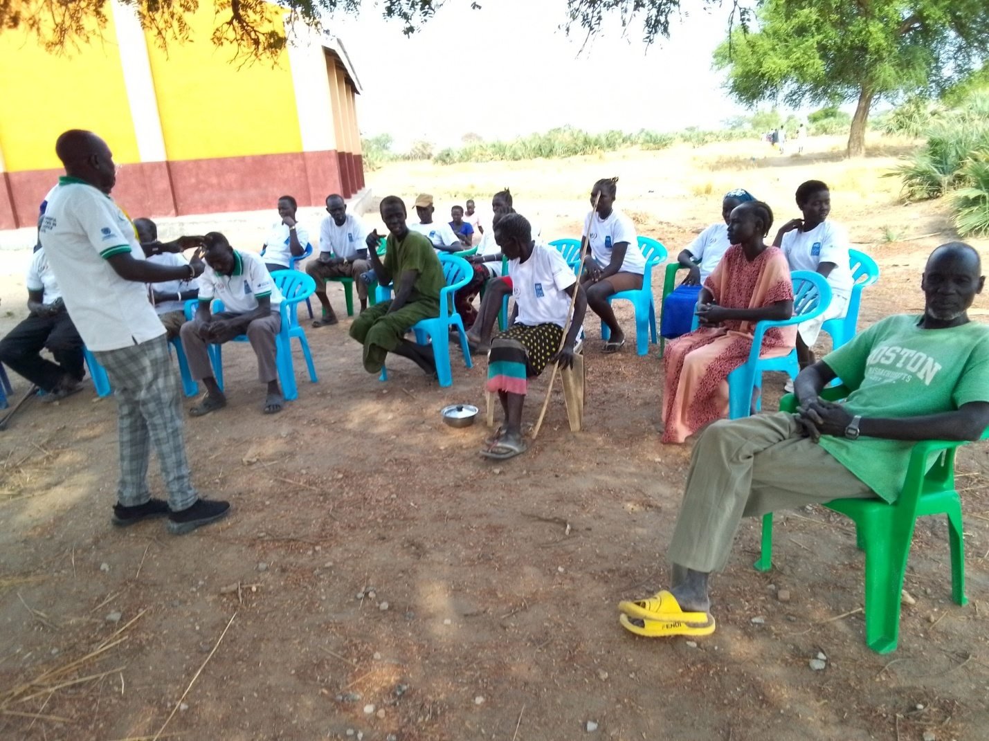 Bor County participants taking part in an inclusive community dialogue.